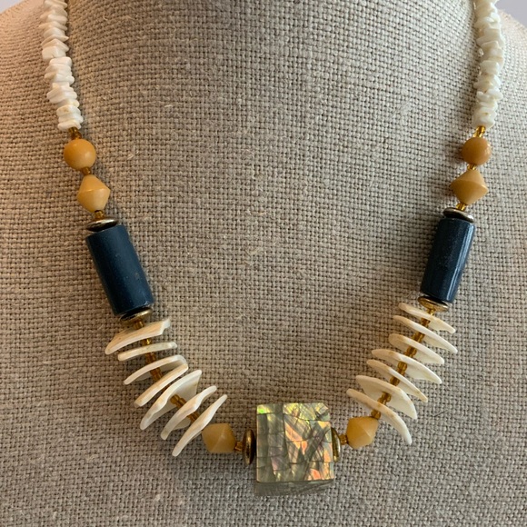 Shell&Beads Necklace - Picture 5 of 7